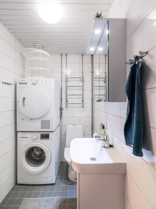 Cozy Roomy Studio Flat Next To Tram Stop @ Kallio Helsinki Esterno foto