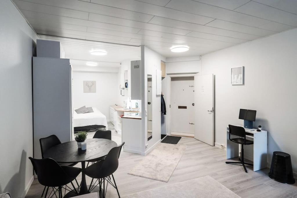 Cozy Roomy Studio Flat Next To Tram Stop @ Kallio Helsinki Esterno foto