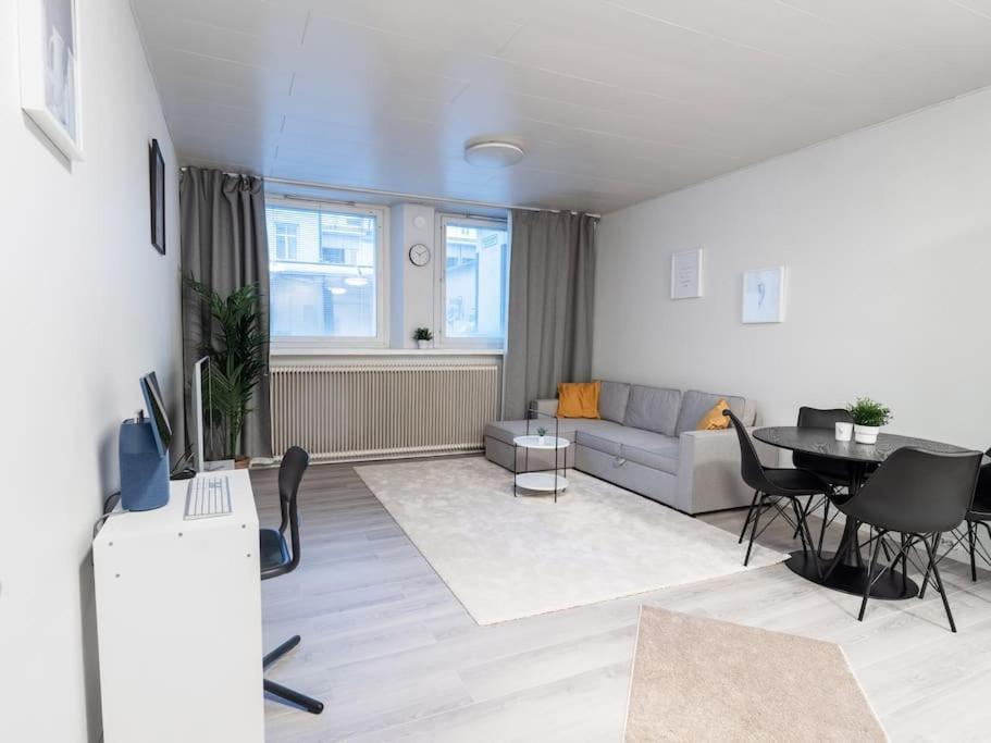 Cozy Roomy Studio Flat Next To Tram Stop @ Kallio Helsinki Esterno foto