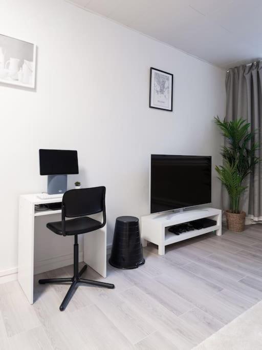Cozy Roomy Studio Flat Next To Tram Stop @ Kallio Helsinki Esterno foto
